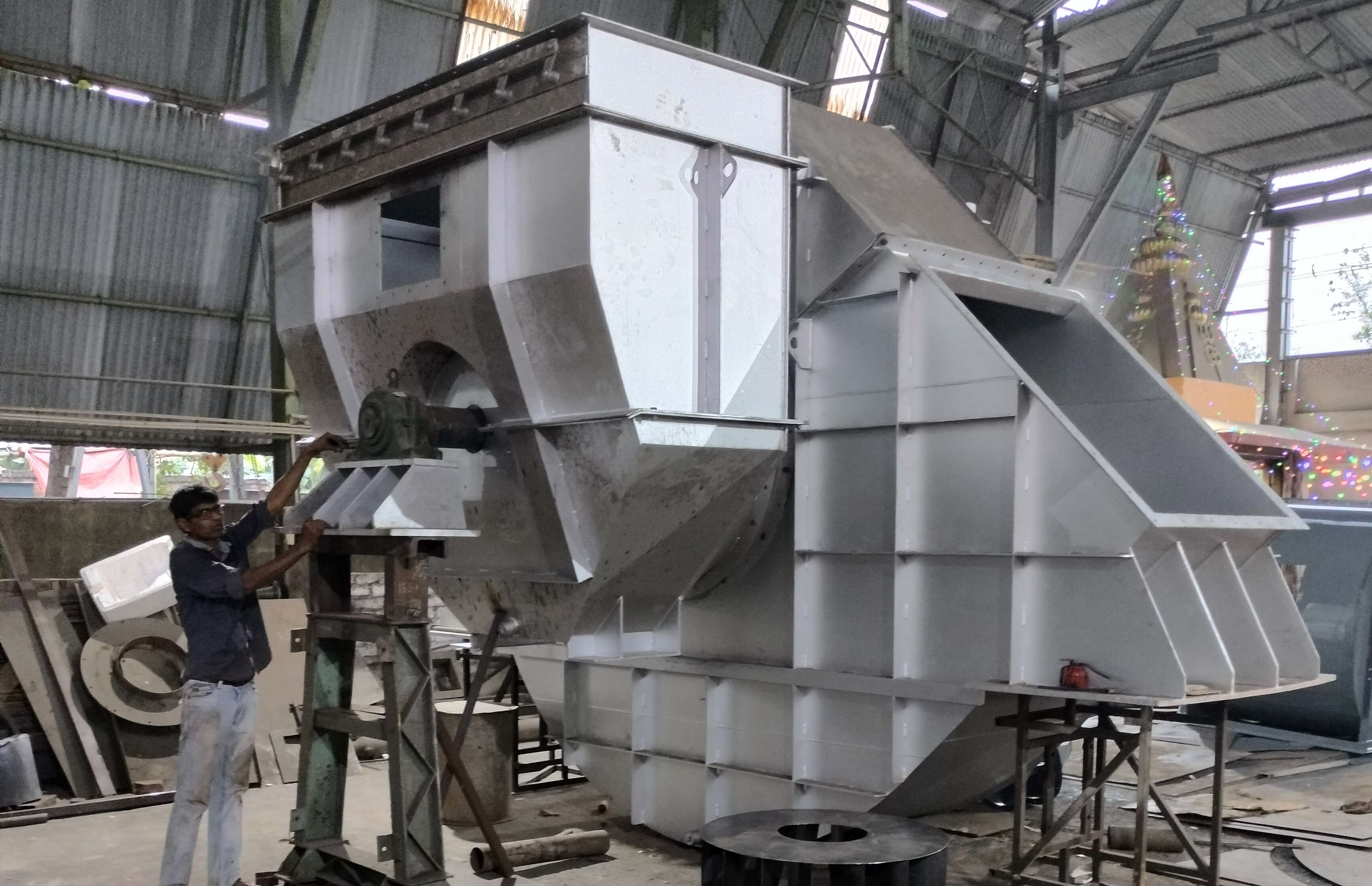 Dynamic Balancing Machine in Operation