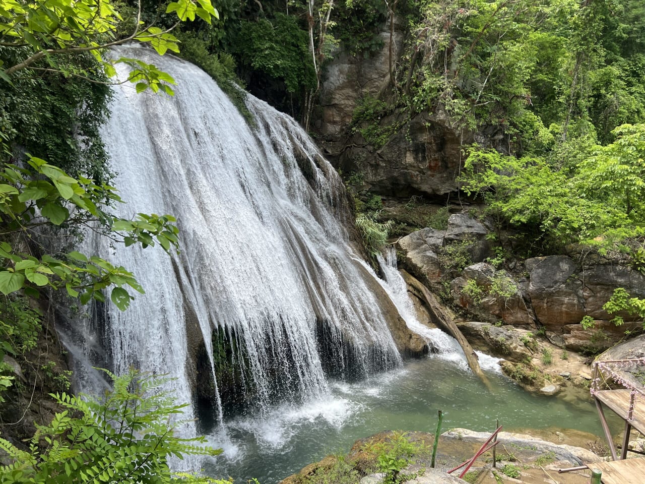 Cascadas Escondidas cerca de Puerto Escondido: Guía para Descubrir Pozas Naturales y Refugios en la Selva