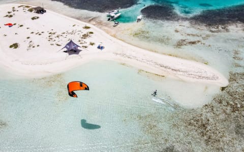 Kitesurfing & Kiteboarding in Puerto Escondido: Conditions, Spots & Lessons