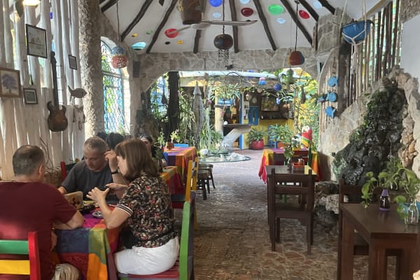 Uh-najil coffee Restaurant & cafetería
