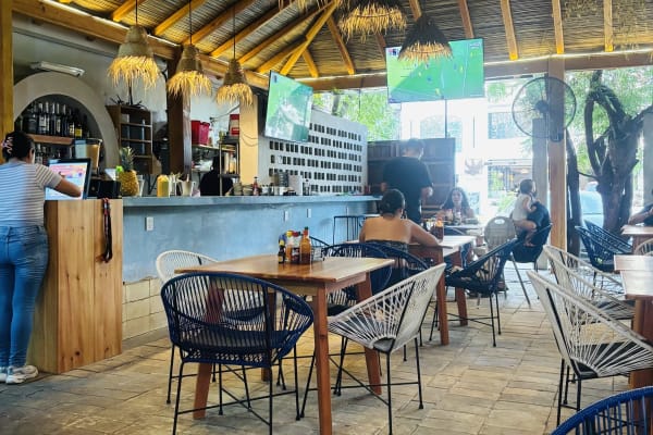 El Chiquilin Costeño • Mariscos & Sports Bar