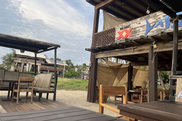 Beach dinning