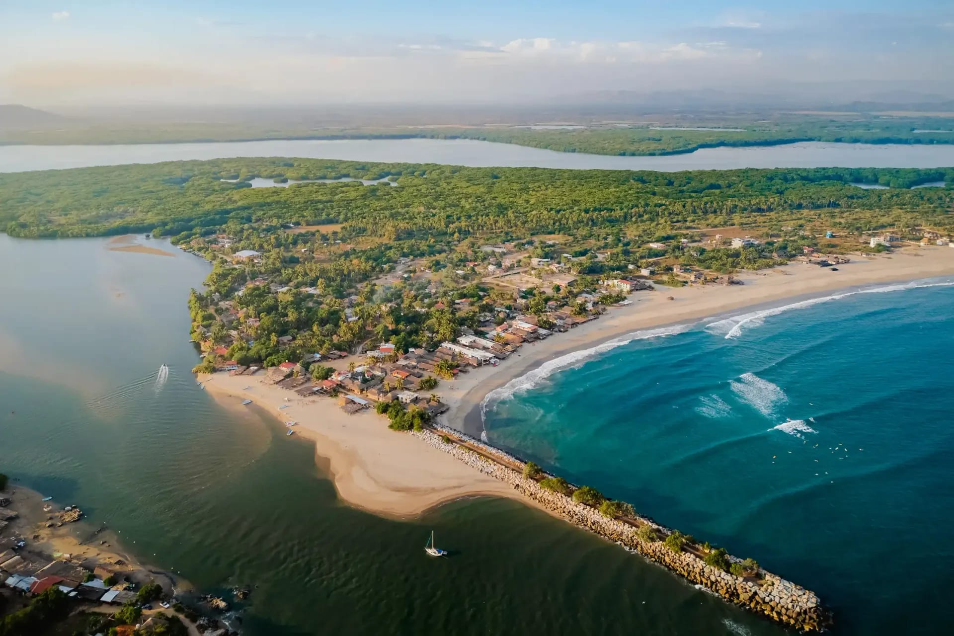 Puerto Escondido y Huatulco: Dos Destinos de la Costa Oaxaqueña que se Complementan Perfectamente