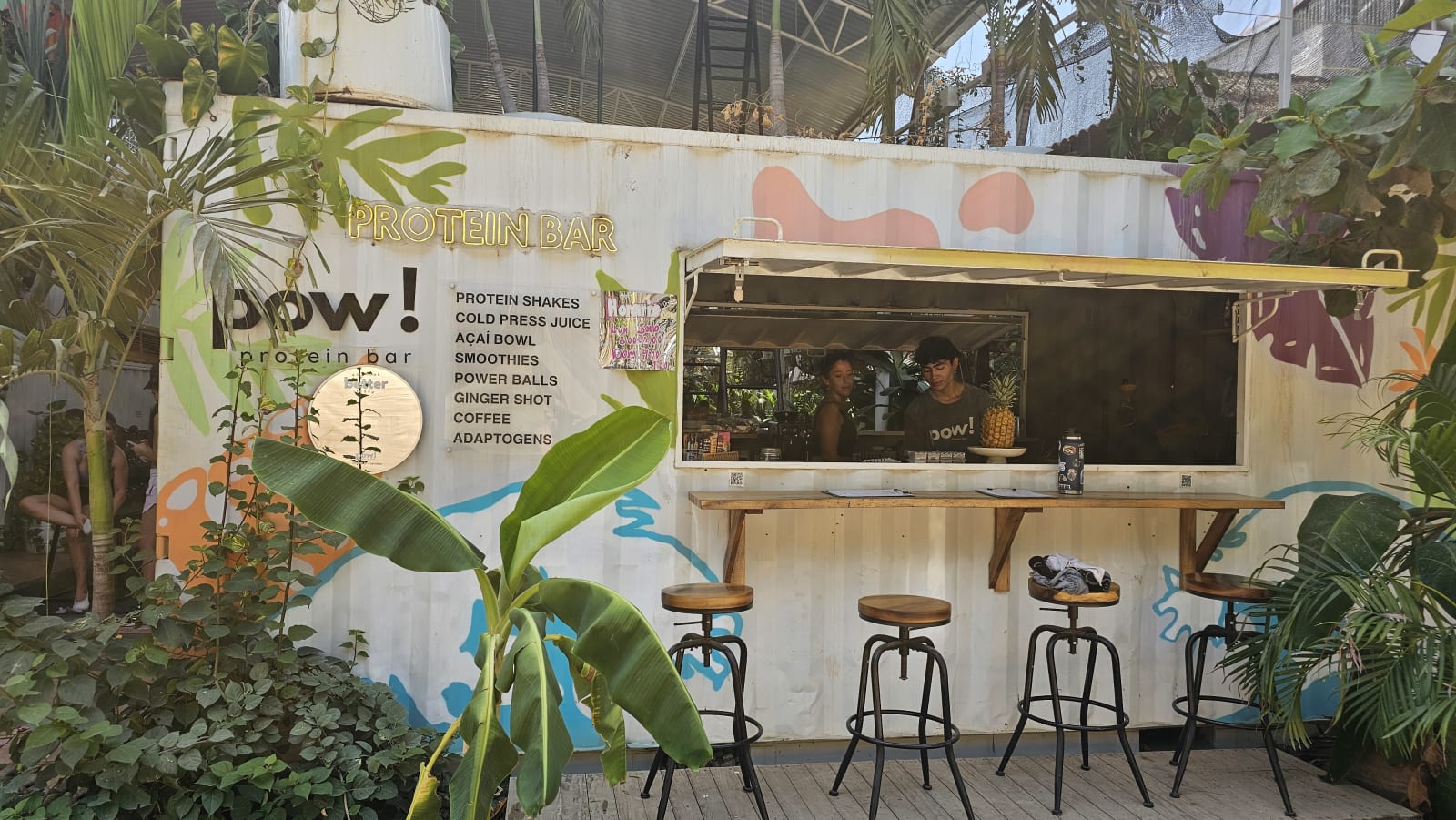 POW! Protein Bar smoothies, açaí bowls, coffee, fresh fruit juices