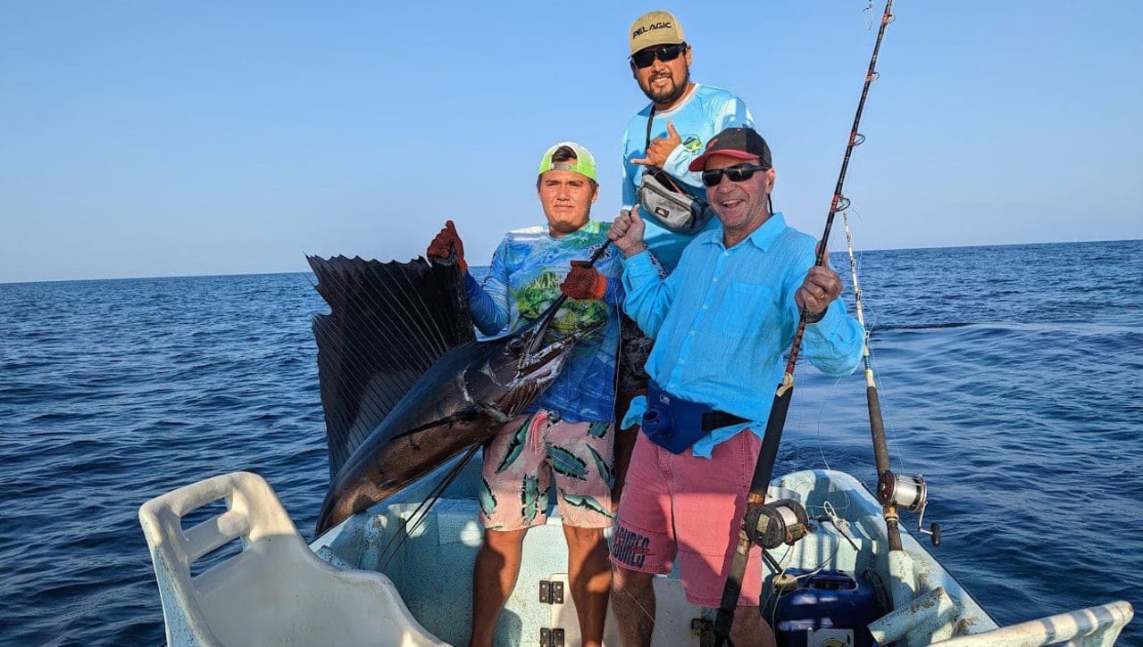 Peche d'un voilier a Puerto Escondido