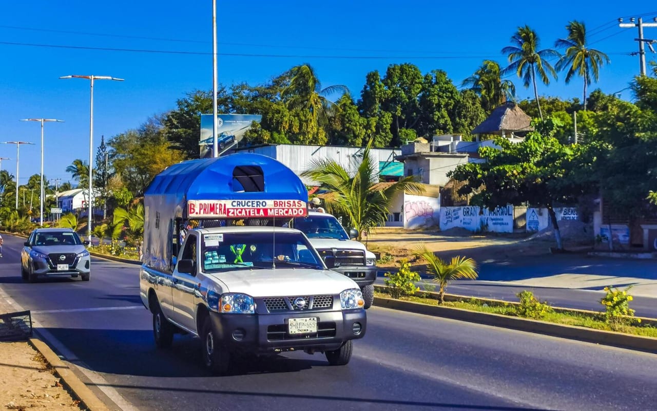 Puerto Escondido Colectivo Guide: How to Use Shared Transport Like a Local