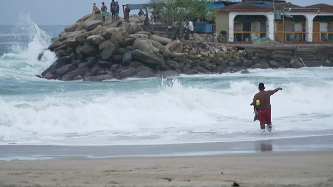 Temporada de Huracanes en Puerto Escondido: Lo Que Debes Saber