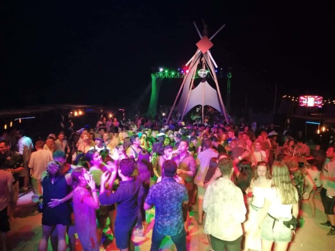 Puerto Escondido Nightlife Guide: Bars, Clubs & Live Music