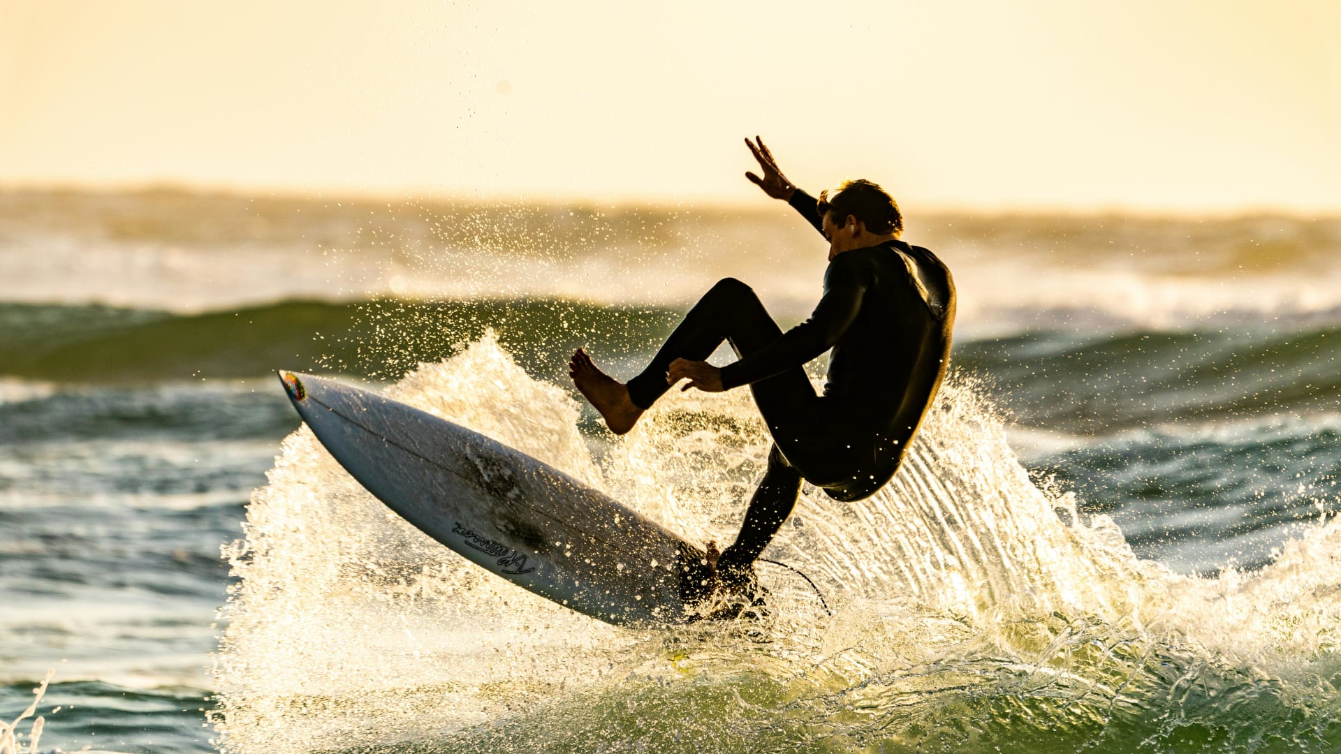 Powerful waves breaking at Zicatela Beach — the Mexican Pipeline