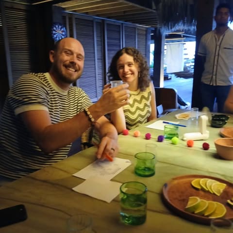 Bares de Mezcal en Puerto Escondido: Dónde Tomar Local
