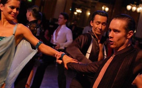 bailar salsa puerto escondido