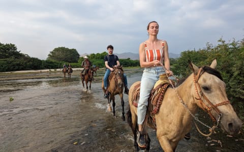 The Essential Guide to What to Wear for Horseback Riding in Puerto Escondido