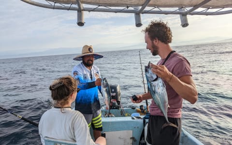 Los beneficios de los tours de pesca grupales en Puerto Escondido