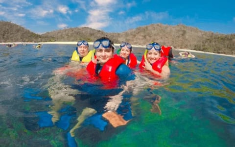 Best Swimming Beaches in Puerto Escondido for Families