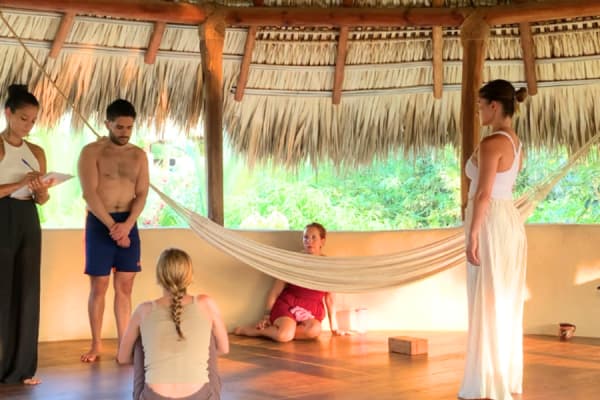 Zhanna Massages : Masajes y terapias alternativas/ Massage