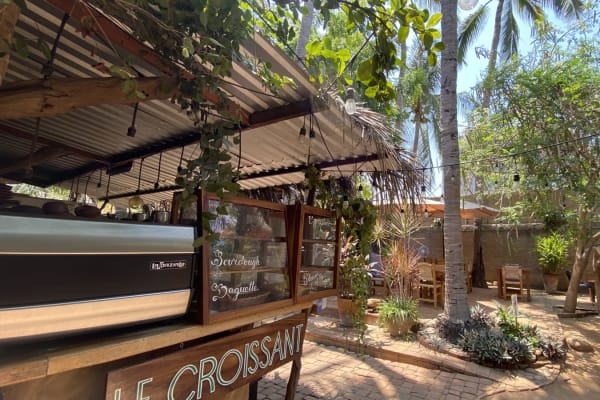 Le Croissant - Breakfast-Brunch-Coffee-Bakery-Meal