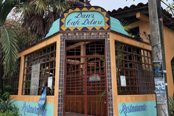 Dan's Café Deluxe