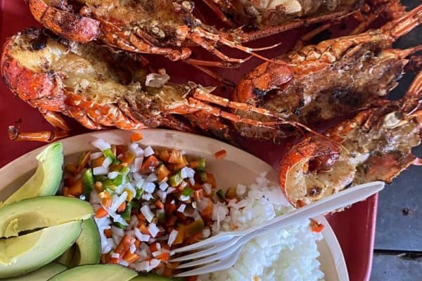 La Güera, Pescados y Mariscos. Playa principal Pto Escondido