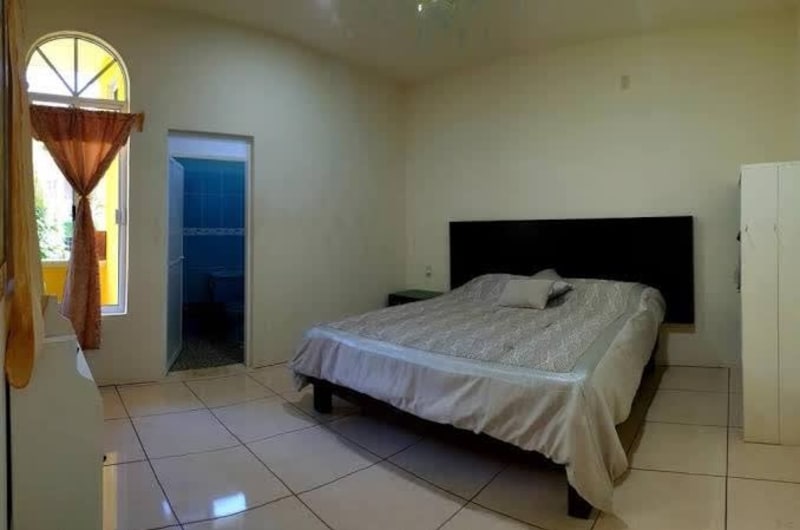 La Punta, Zicatela 3BR apt 200 mts from beach - 1 KS bed 2 QS beds - hot water, AC and Netflix - Three-Bedroom Apartment — photo 2