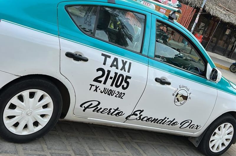 Taxi en Puerto Escondido — photo 1