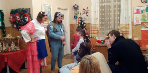 Crveni nosovi razveselili mališane