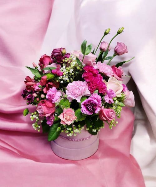 476434698_122252351696221799_2423331698970889890_n_v96rcb – kompozycja kwiatowa Magnolia Góra Kalwaria