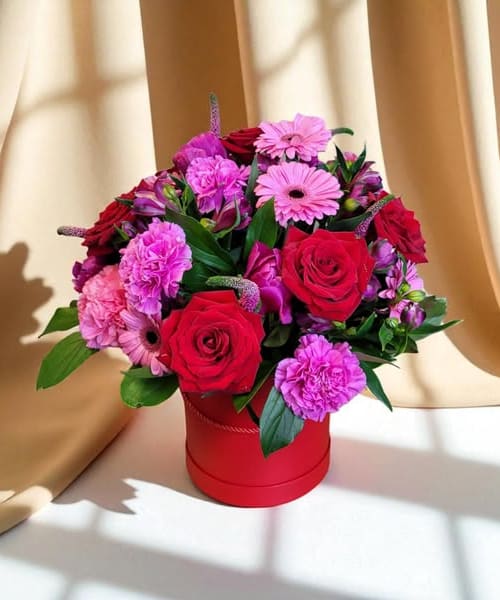 512639500_122295009956221799_9154664598309660264_n_wmyoxm – kompozycja kwiatowa Magnolia Góra Kalwaria