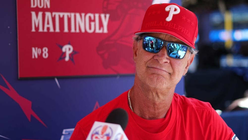 Dave Dombrowski i membres de l'equip tècnic dels Phillies.