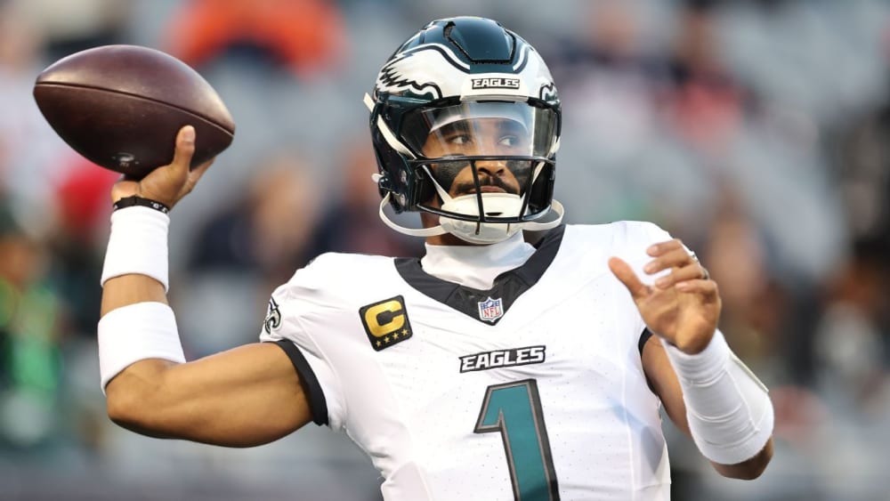 El «quarterback» dels Eagles Jalen Hurts durant un partit.