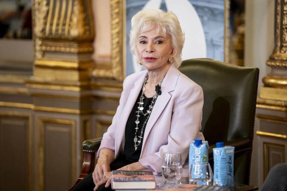 Isabel Allende guanya el Premi Planeta amb la novel·la «La hora antes del alba»