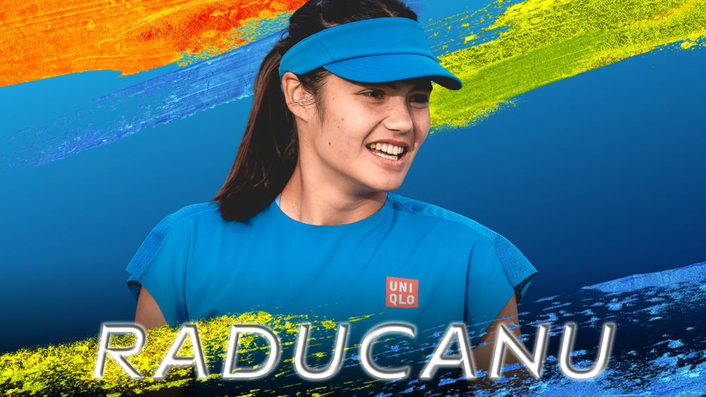 La tennista Emma Raducanu en una pista de tennis.