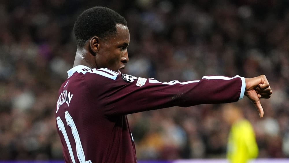 Jugadors de l'Aston Villa celebrant un gol durant el partit de Lliga de Campions contra el Fenerbahçe.