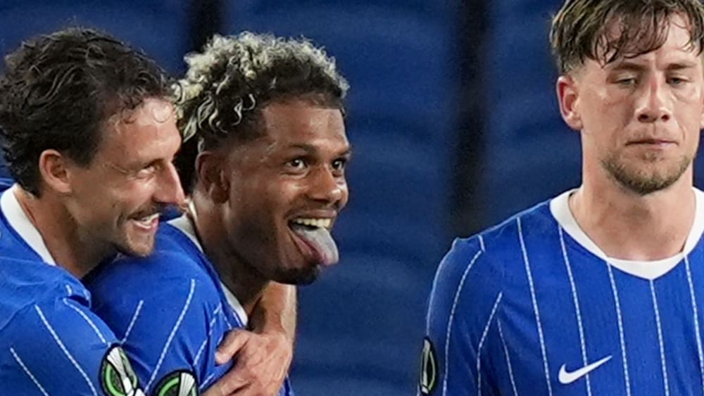 Georginio Rutter celebrant un dels seus gols amb el Brighton a l'Amex Stadium.