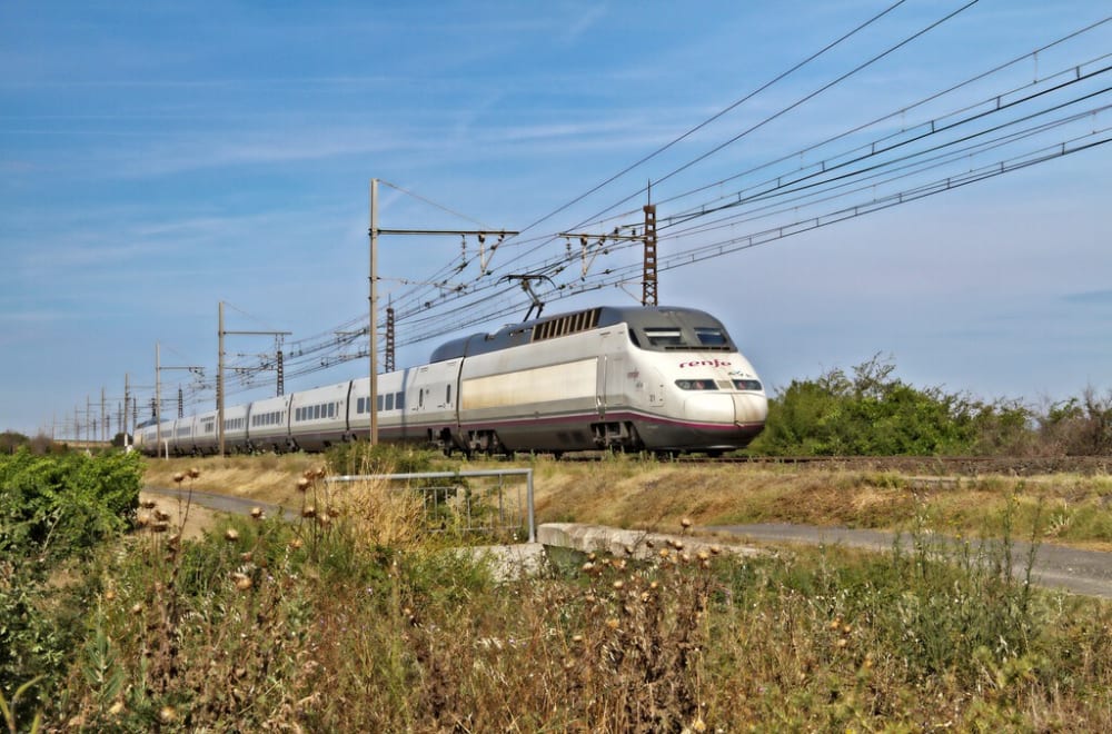 El pla de Renfe per a treure de la via al #AVE incendiat en Ricla passa per desballestar la cabina i arrossegar el xassís