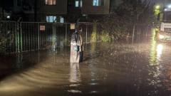 Dos morts a Istanbul després d'haver tingut una pluja més dura en 84 anys, el governador diu:
