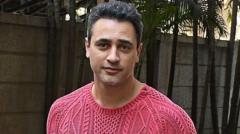 Actor Imran Khan va ordenar sortir de l'Índia després de participar en protesta