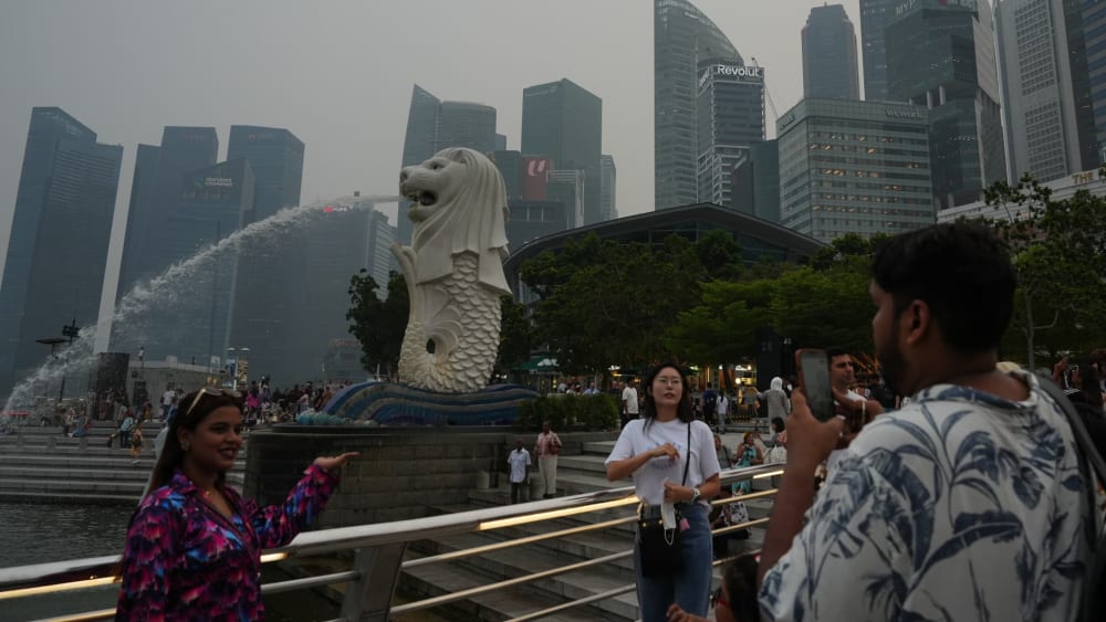 Gasping per a l'aire net: Singapur batalles implacables haze com a primer ministre, Wong adverteix de l'acció