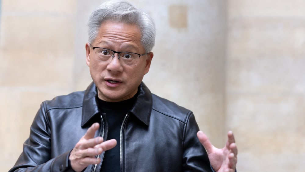 Vaig veure com Jensen Huang treballava a l'habitació de Londres. Va portar grans comprovacions de control KDEDIR i un missatge contundent