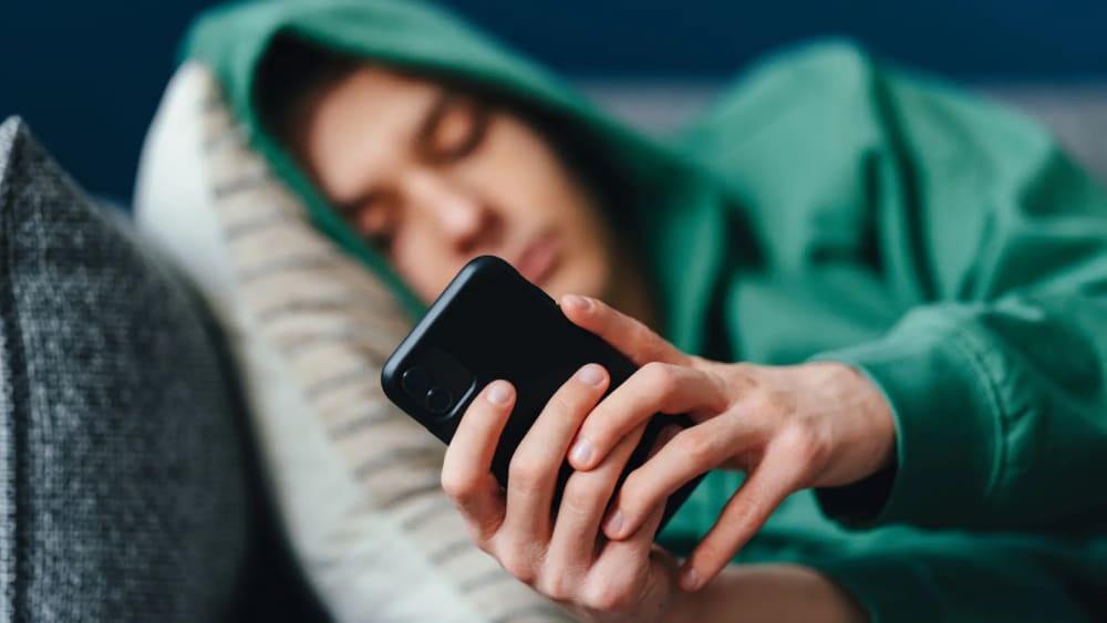 Un estudi identifica els principals factors associats a l'ús de porno entre els adolescents