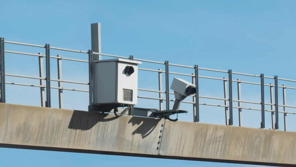 Arriben els nous radars que detecten avançaments il·legals