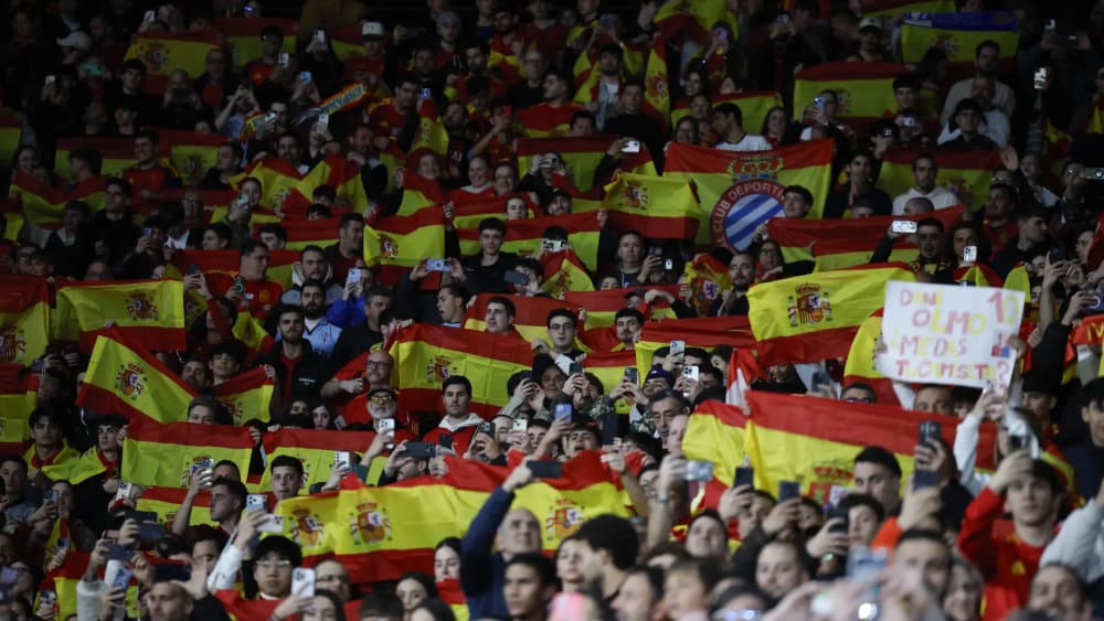 Dura sanció de la #FIFA a Espanya pels càntics de "musulmà el que no boti" en l'estadi de Cornellà