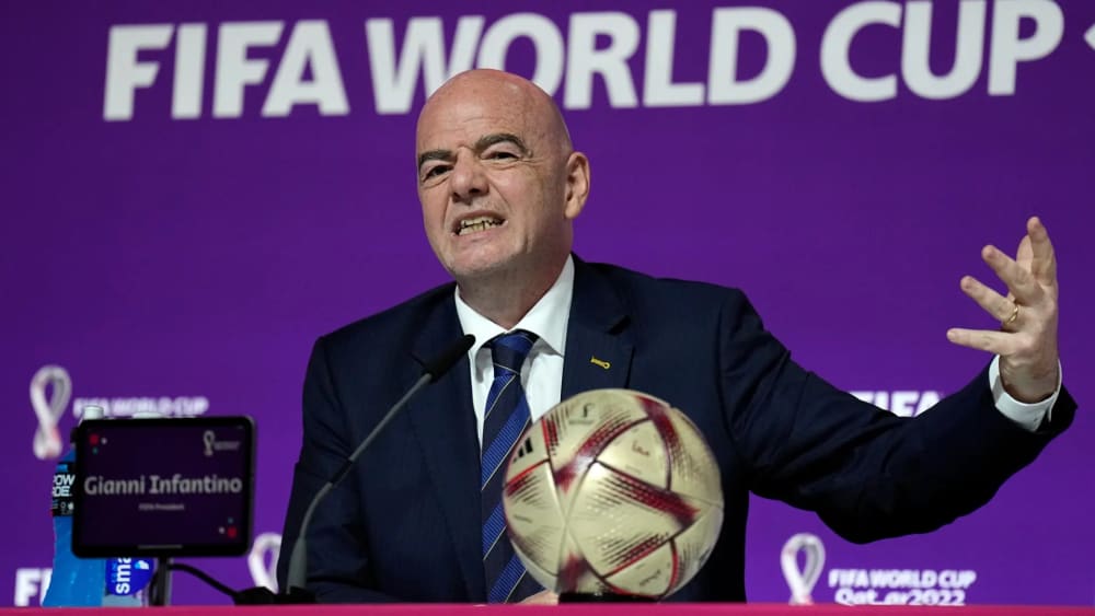 Infantino es disculpa i retira el pla de vendre el Mundial: "No hi ha possibilitat que es presenti"