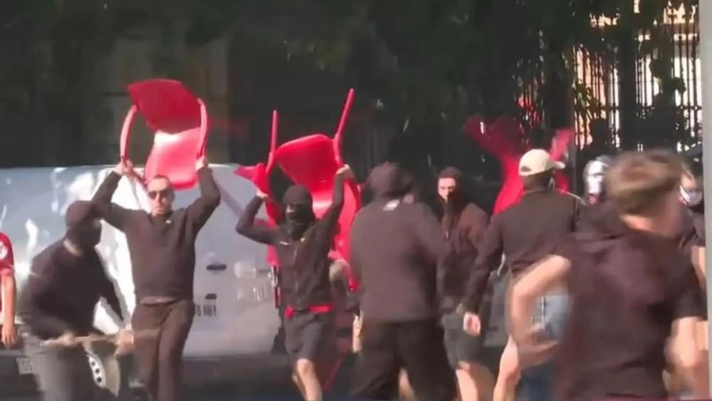 Detinguts quatre ultres del Sevilla per la brutal baralla durant la prèvia del partit contra el Llevant #FC
