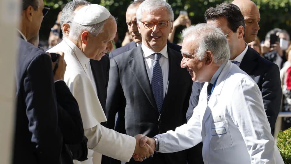 El papa es continua recuperant de la seva operació de càncer i ja ha celebrat missa a l'hospital Gemelli