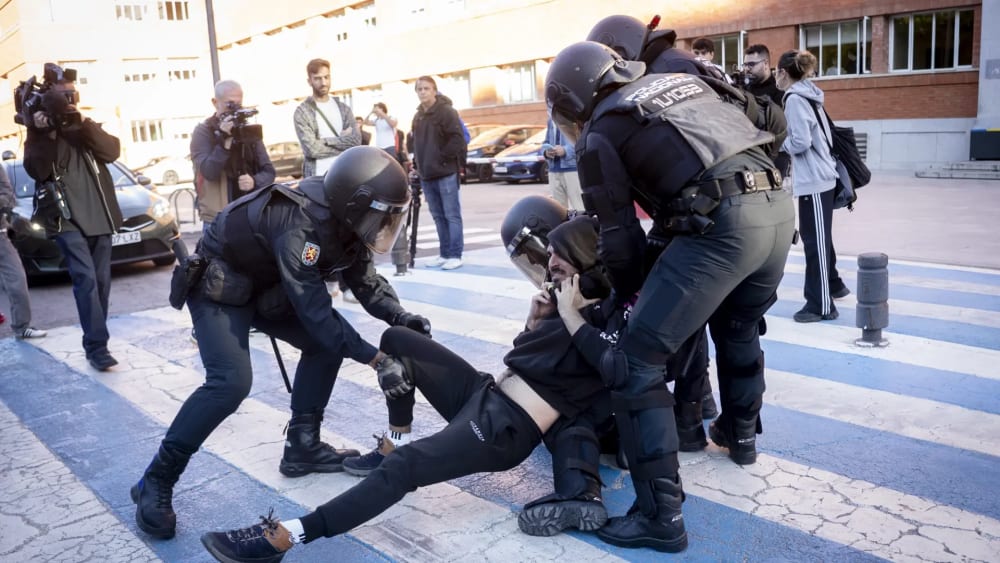 El delegat del Govern a Madrid demana disculpes per càrregues en la UCM i adverteix que no és "una actuació justificada"