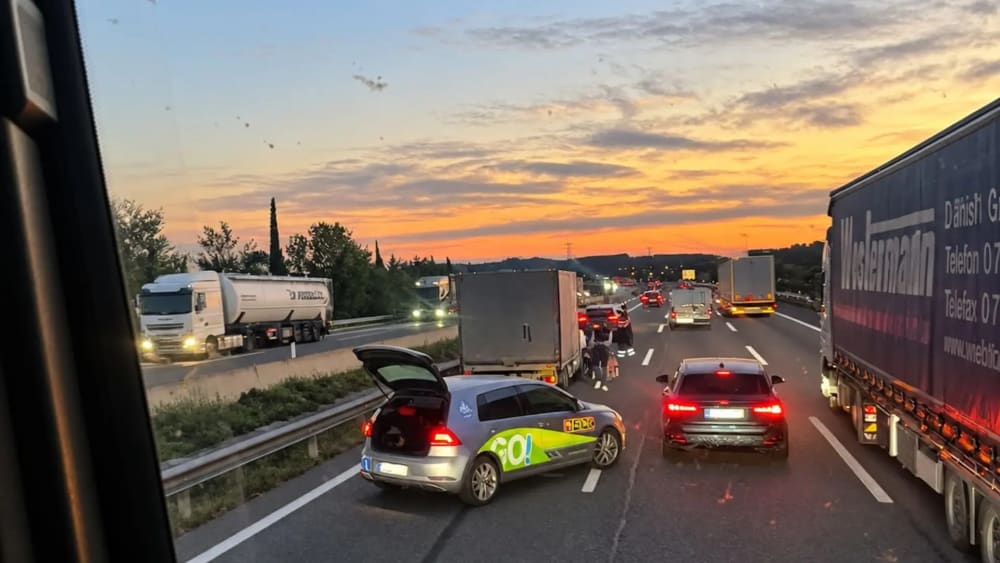 Mor la passatgera d'una moto en un accident amb un camió en la #AP-7 a Girona