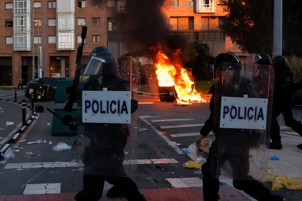 Un acte convocat per Vito Quiles a Pamplona acaba en altercats i amb un detingut