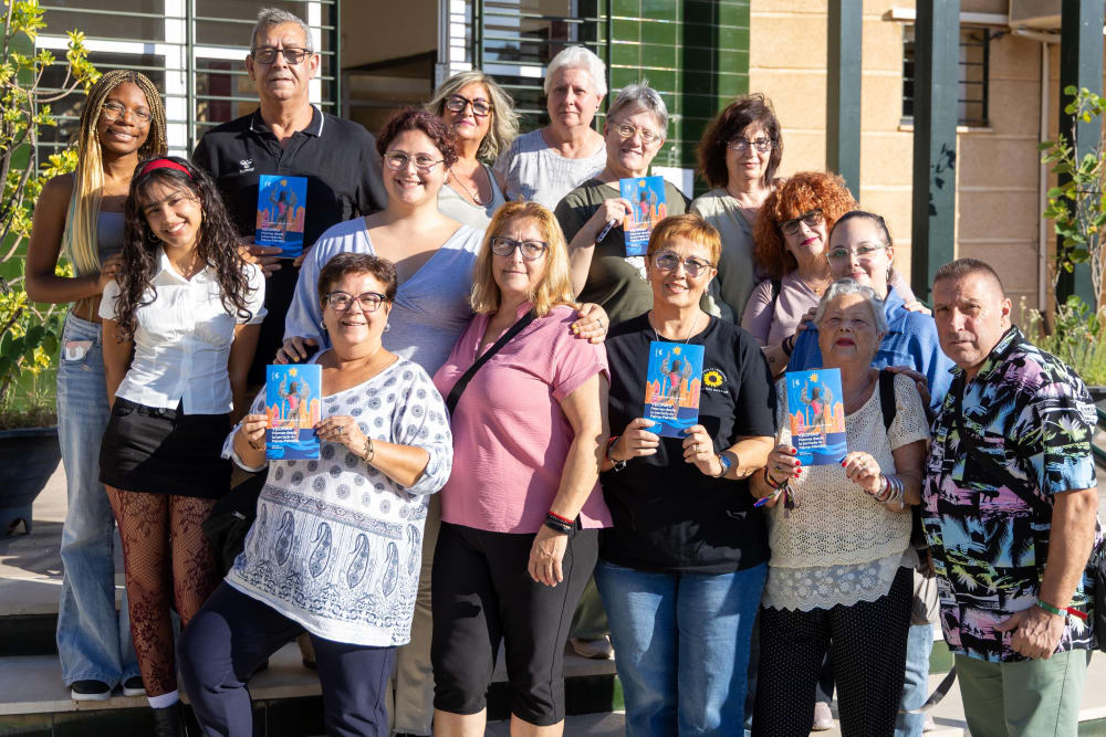 Les dones de Palma-Palmilla alcen la veu amb un llibre de poesia: “Això de fora no acabarà amb nosaltres”