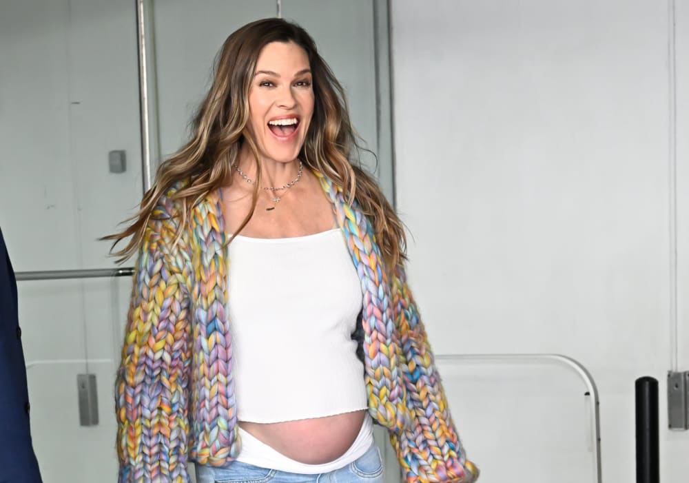 Hilary Swank respon als que comenten el seu embaràs: “Les dones reben crítiques per tenir fills a una edat avançada, però els homes no”