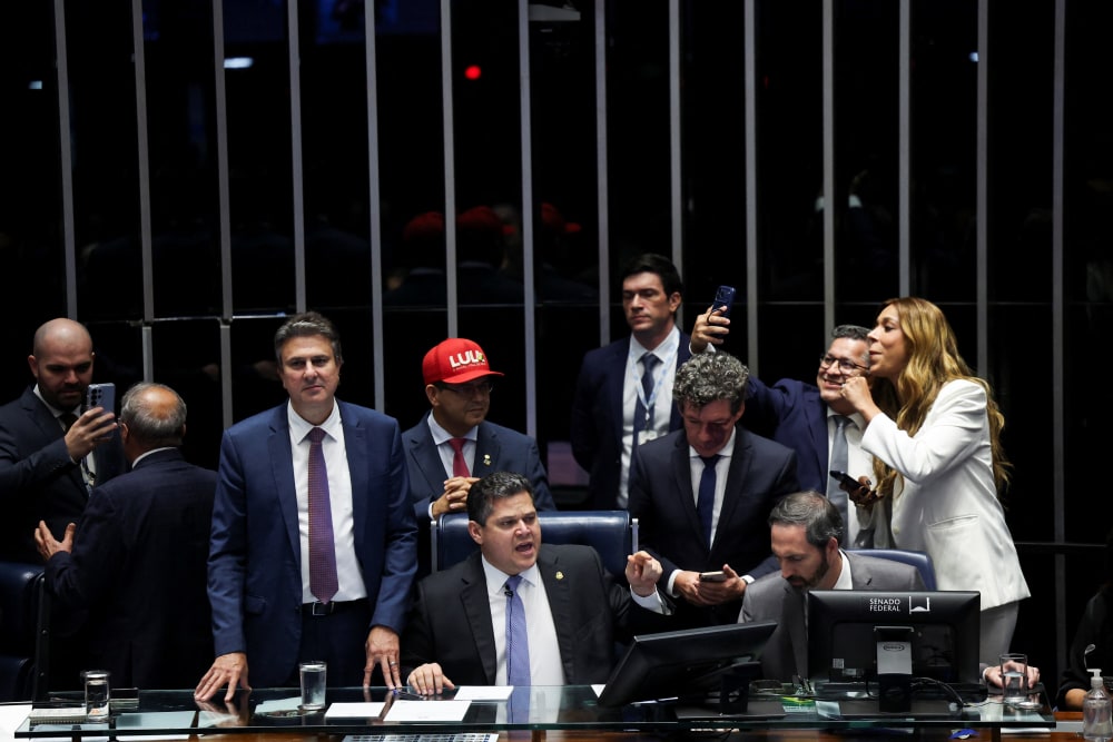 Desenes de milions de treballadors aconsegueixen un segon dia lliure al Brasil, una victòria política per a Lula